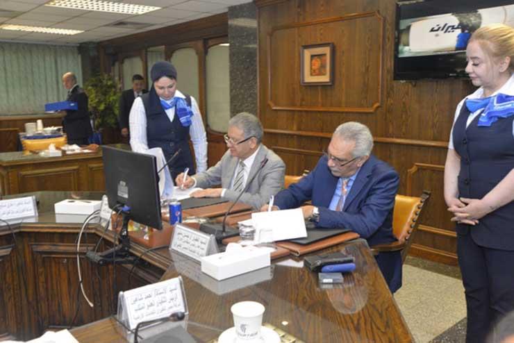 بروتوكول للتعاون بين مصر للطيران وجامعة أكتوبر للعلوم