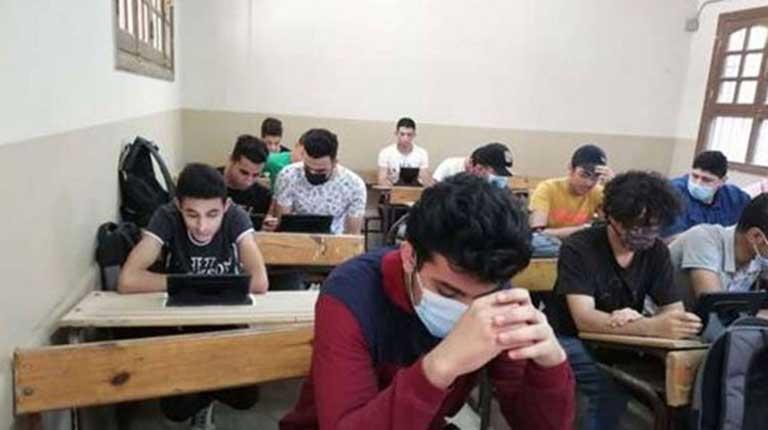 قلق ومراجعة.. طلاب الثانوية العامة يؤدون امتحان الكيمياء وال | مصراوى