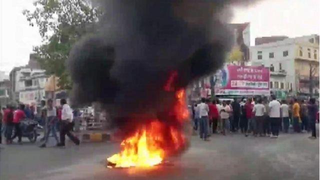 العنف في الهند: مسلمان يقطعان رأس هندوسي لتأييده تصريحات مسيئة للنبي محمد العنف في الهند: مسلمان يقطعان رأس هندوسي لتأييده تصريحات مسيئة للنبي محمد