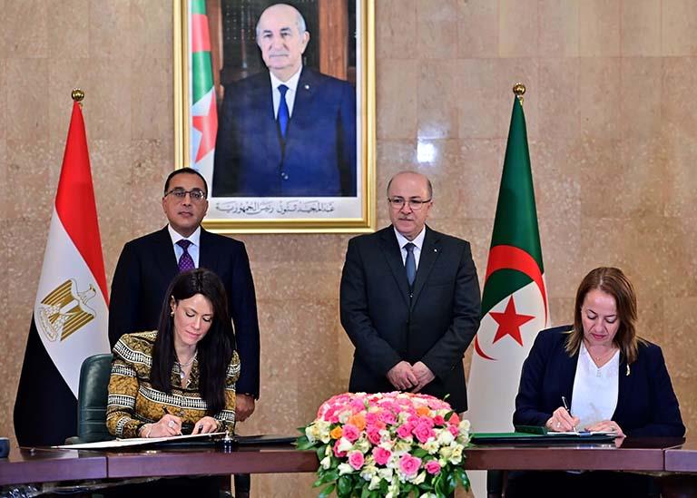 مدبولي وعبدالرحمان يشهدان توقيع وثائق تخدم التعاون الثنائي بين مصر والجزائر