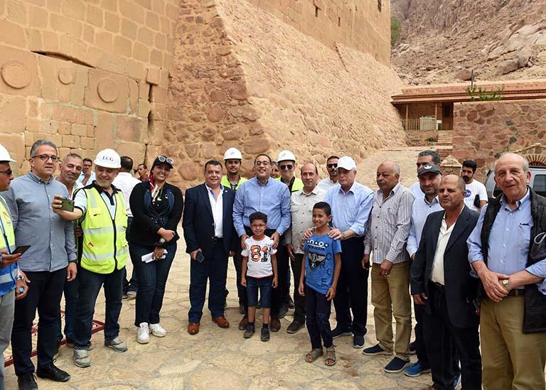 رئيس الوزراء يتفقد مشروع تطوير منطقة وادي الدير 