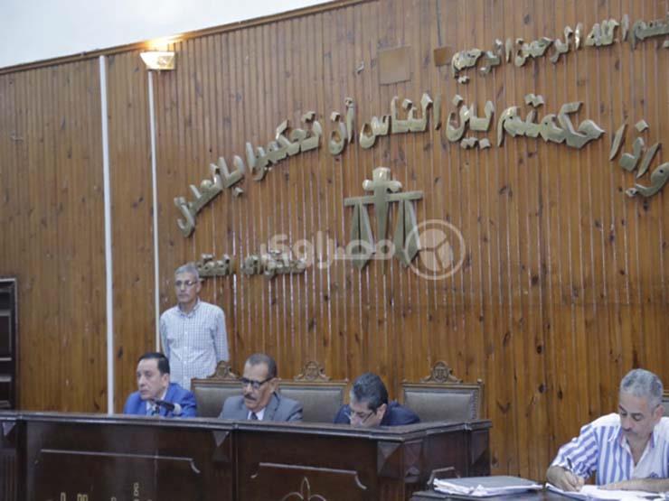 وصول المتهم في "مذبحة الريف الأوروبي".. وعدم حضور محامي للدفاع عنه وصول المتهم في "مذبحة الريف الأوروبي".. وعدم حضور محامي للدفاع عنه