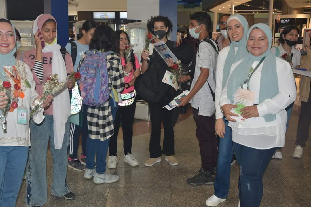 مطار القاهرة يحتفل بيوم البيئة العالمي مع الركاب بالصالات 
