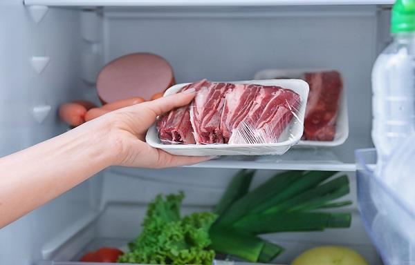 حفظ اللحوم الحمراء في الثلاجة