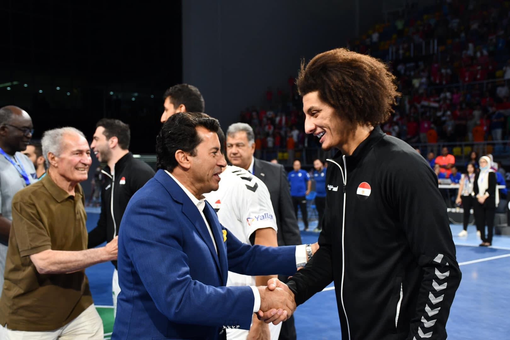 وزير الرياضة لمنتخب اليد: أسعدتم الجماهير بالتأهل للمونديال.. وننتظر التتويج بأفريقيا وزير الرياضة لمنتخب اليد: أسعدتم الجماهير بالتأهل للمونديال.. وننتظر التتويج بأفريقيا