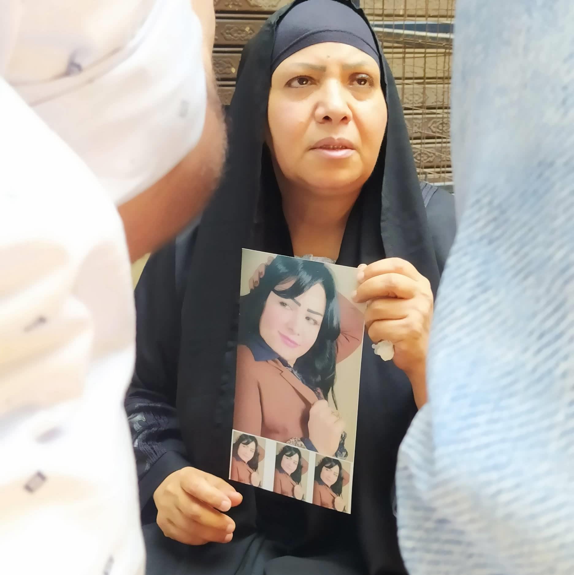  وصول أسرة الإعلامية شيماء جمال إلى محكمة جنايات الجيزة