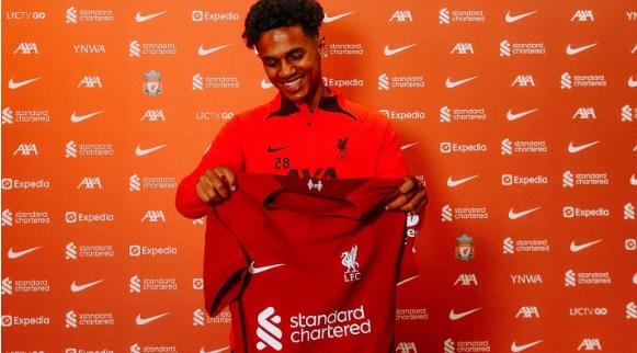 ليفربول يعلن ضم فابيو كارفاليو رسميًا ليفربول يعلن ضم فابيو كارفاليو رسميًا