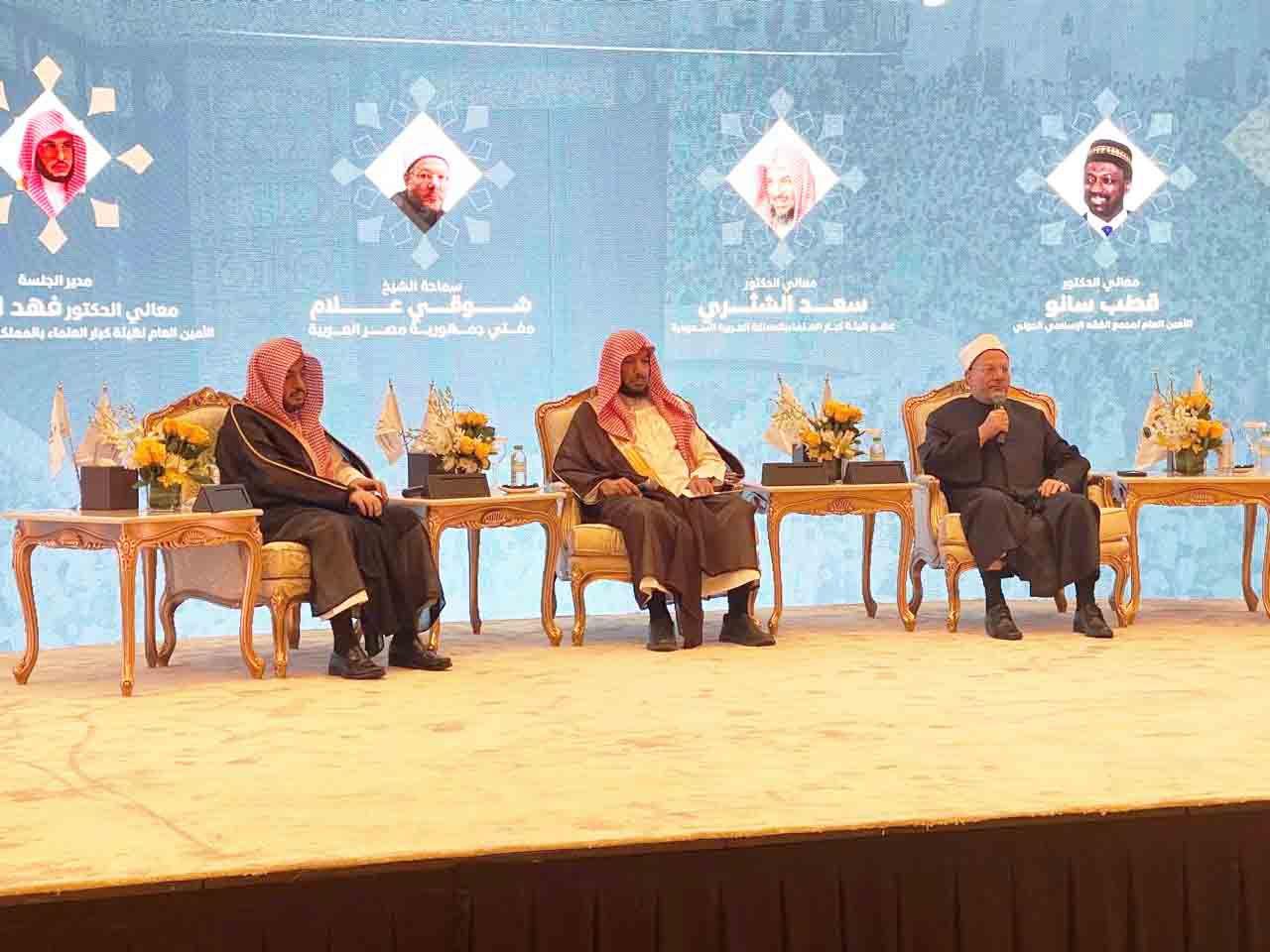 المفتي: التراث الفقهي سيظل مرجعية موثوقة لقرون متعاقبة المفتي: التراث الفقهي سيظل مرجعية موثوقة لقرون متعاقبة