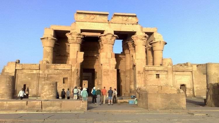إزالة الحشائش وتحديد مسار الزيارة بأبو مينا بالإسكندرية.. وتركيب ١٣ لوحة معلوماتية بمعبد كوم أمبو إزالة الحشائش وتحديد مسار الزيارة بأبو مينا بالإسكندرية.. وتركيب ١٣ لوحة معلوماتية بمعبد كوم أمبو