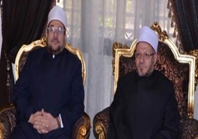 وزير الأوقاف يهنئ مفتي الجمهورية بالتجديد له في منصبه وزير الأوقاف يهنئ مفتي الجمهورية بالتجديد له في منصبه
