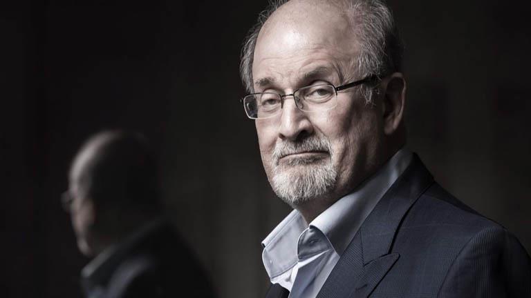 المتهم بطعن سلمان رشدي يدفع ببراءته