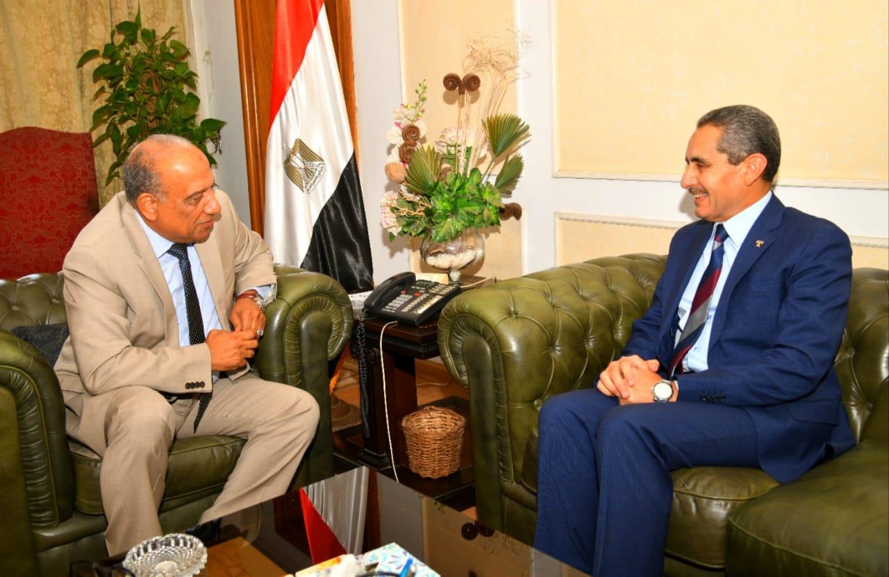 وزير قطاع الأعمال يستقبل محافظ الغربية لبحث تعزيز التعاون المشترك وزير قطاع الأعمال يستقبل محافظ الغربية لبحث تعزيز التعاون المشترك