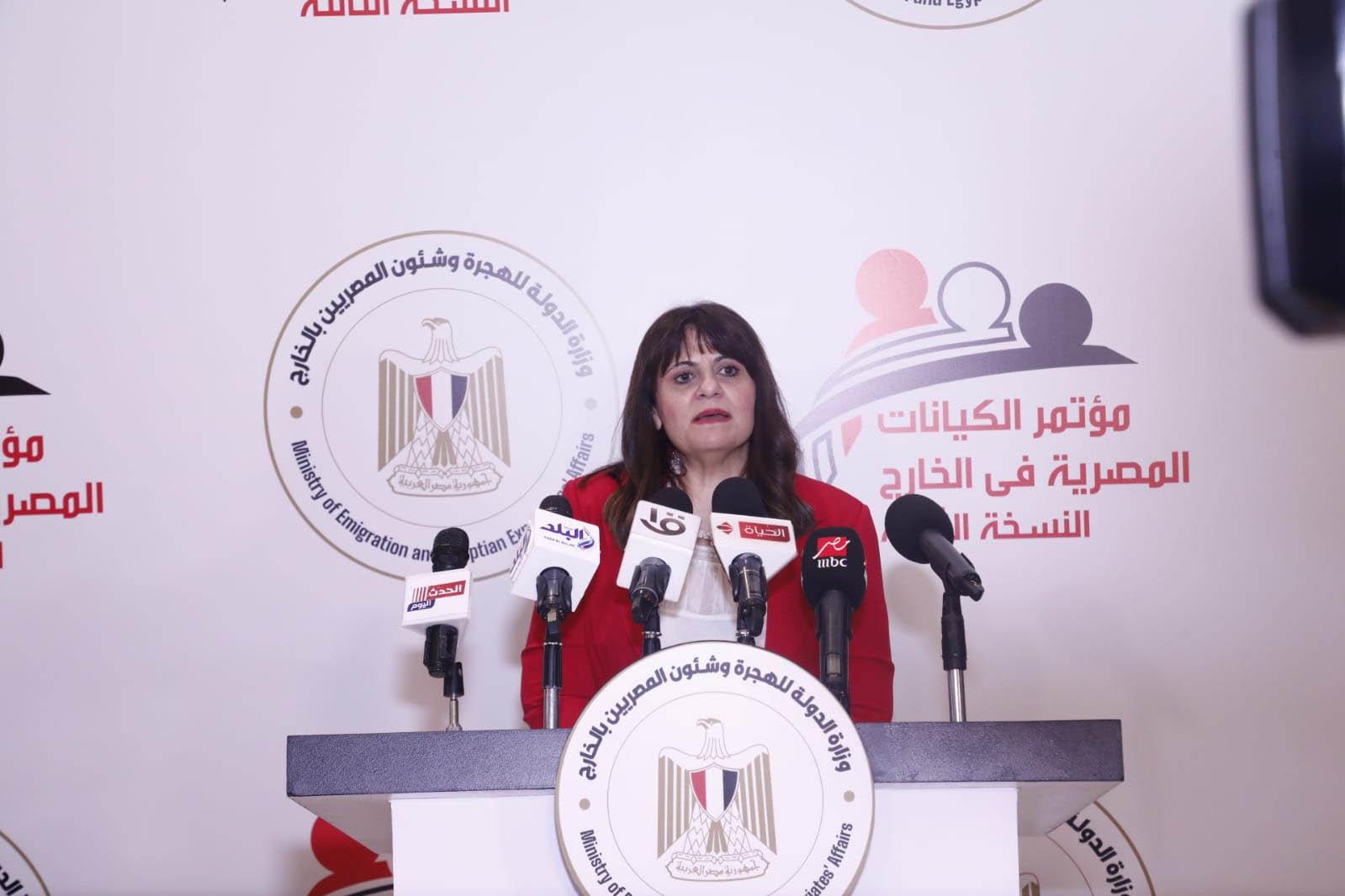 أحد حضور مؤتمر "الهجرة": "الرجال قوامون على النساء".. وهكذا ردت الوزيرة أحد حضور مؤتمر "الهجرة": "الرجال قوامون على النساء".. وهكذا ردت الوزيرة
