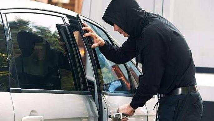 كيف تحمي سيارتك من السرقة.. إليك هذه النصائح 