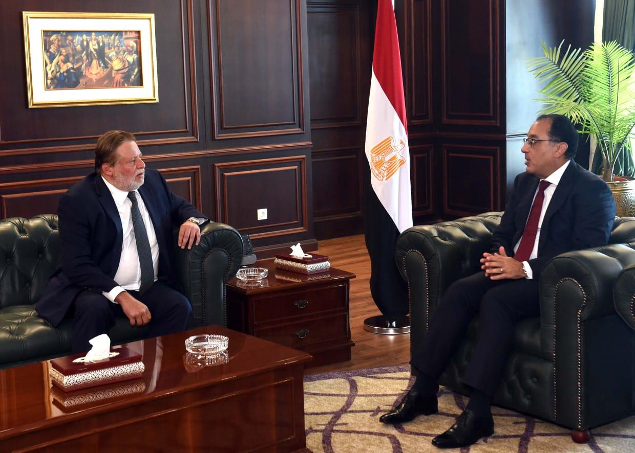 رئيس الوزراء يلتقي القائم بأعمال محافظ البنك المركزي المصري رئيس الوزراء يلتقي القائم بأعمال محافظ البنك المركزي المصري