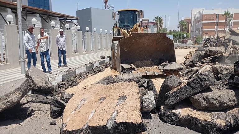 بدء تطوير طريق شارع المحافظة بمدينة طور سيناء