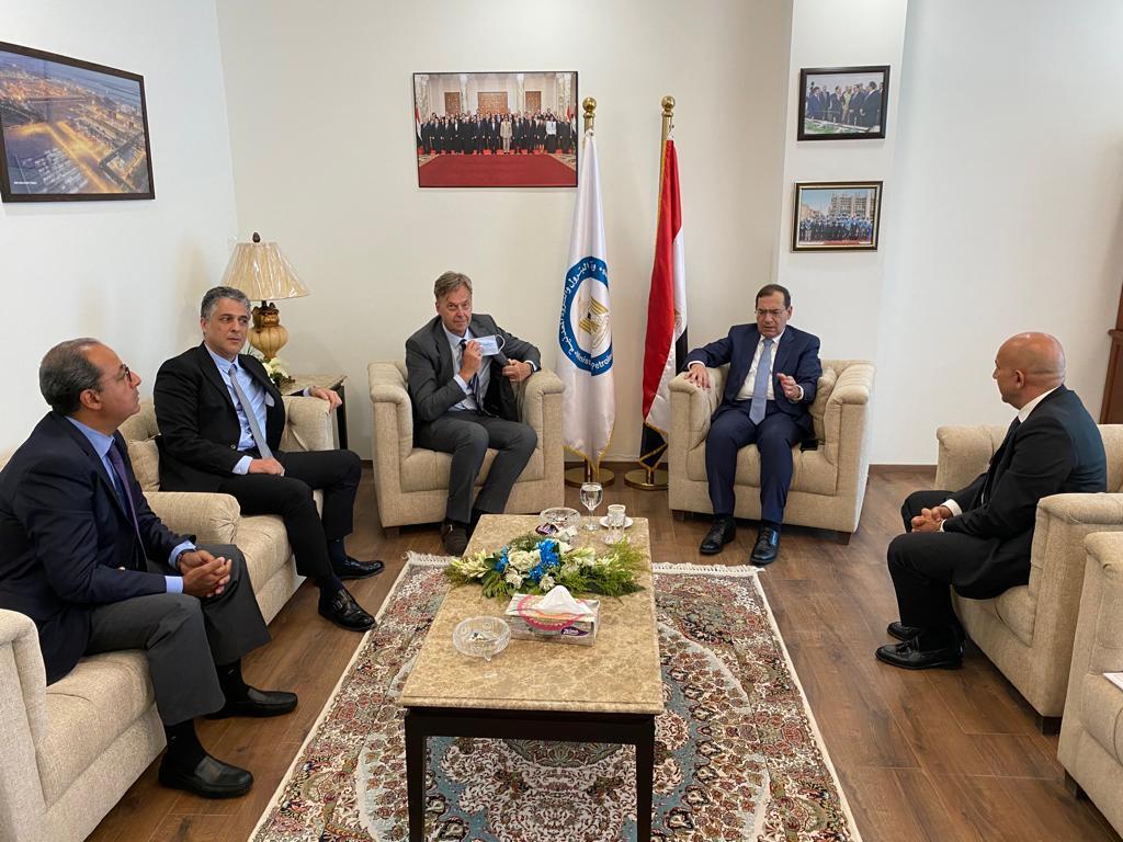وزير البترول يبحث زيادة استثمارات إكسون موبيل العالمية في مصر وزير البترول يبحث زيادة استثمارات إكسون موبيل العالمية في مصر