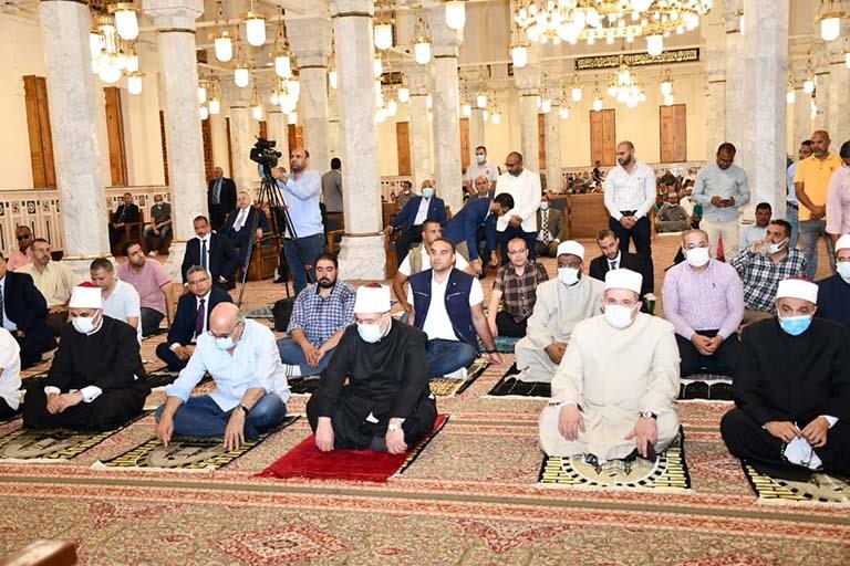 صلاة الجمعة بمسجد فاطمة النبوية بالقاهرة 