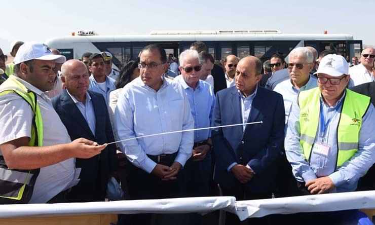 رئيس الوزراء يتفقد منظومة النقل الذكي ​والدفع الإلكتروني في شرم الشيخ