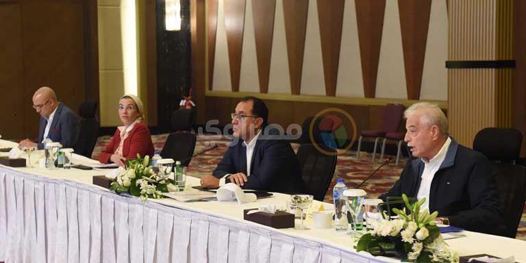 رئيس الوزراء يستعرض نسب تنفيذ المشروعات بشرم الشيخ  (4)