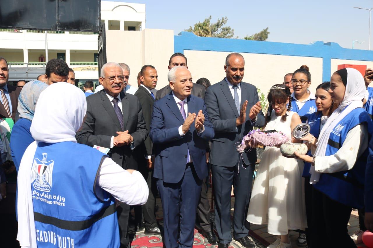 وزير التربية والتعليم ومحافظ السيوس يفتتحا مدرسة محمد حافظ 