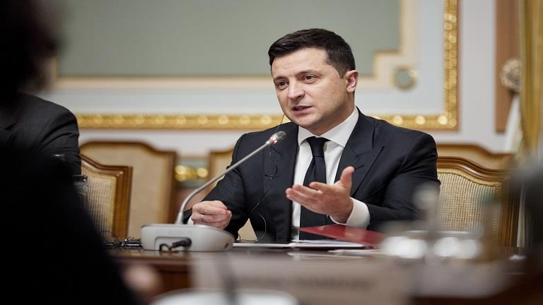  زيلينسكي يرد بحذر على تقارير عن موافقة شولتس على تزويد أوكرانيا بدبابات ليوبارد