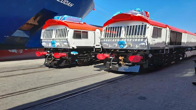 وصول 3 جرارات جديدة لتشغيل قطارات تالجو الفاخرة إلى ميناء الإسكندرية
