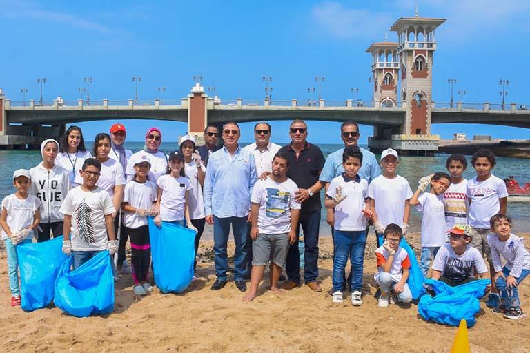 مبادرة تنظيف قاع الشواطئ من النفايات
