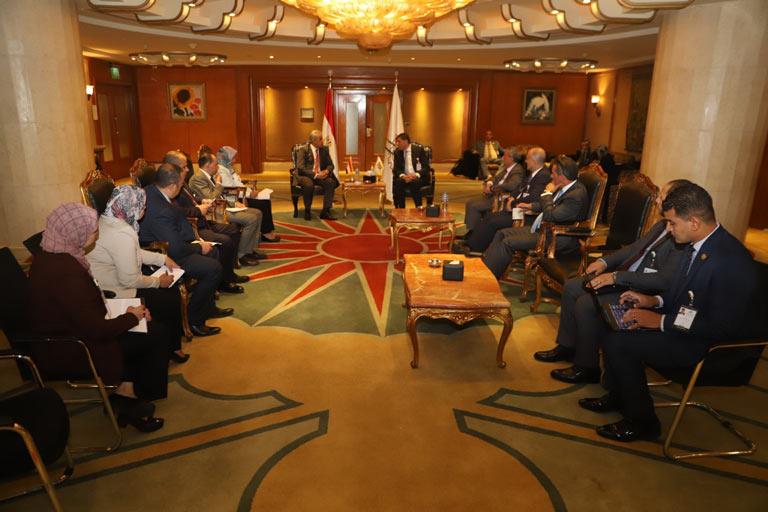 وزير العمل الأردني لنظيره المصري: إلغاء نظام الحجز على العمال واعتماد الأدنى للأجور وزير العمل الأردني لنظيره المصري: إلغاء نظام الحجز على العمال واعتماد الأدنى للأجور