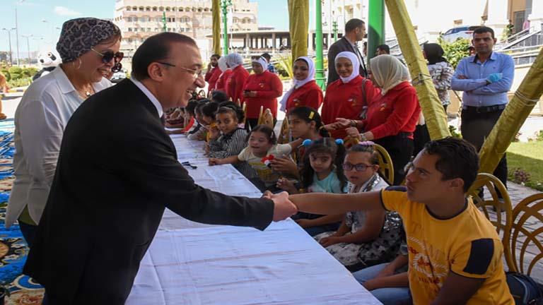 توزيع مستلزمات المدار على الأطفال بالإٍسكندرية (1)