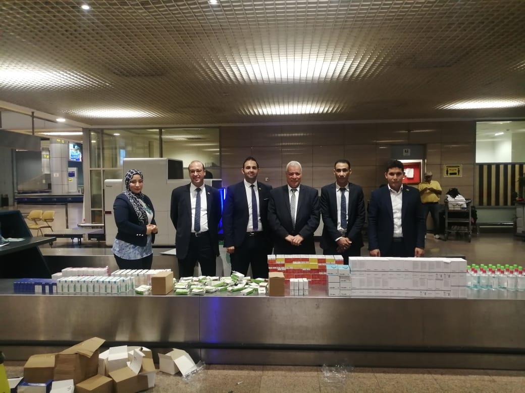 إحباط تهريب مخدرات وأدوية ومستحضرات تجميل بمطار القاهرة 