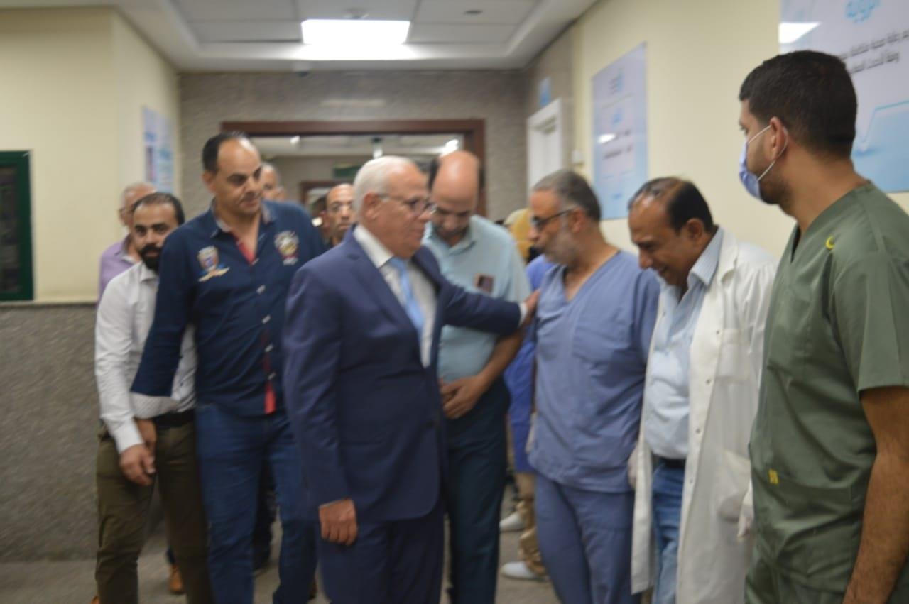 محافظ بورسعيد يزور مصابي حادث الحي الإماراتي