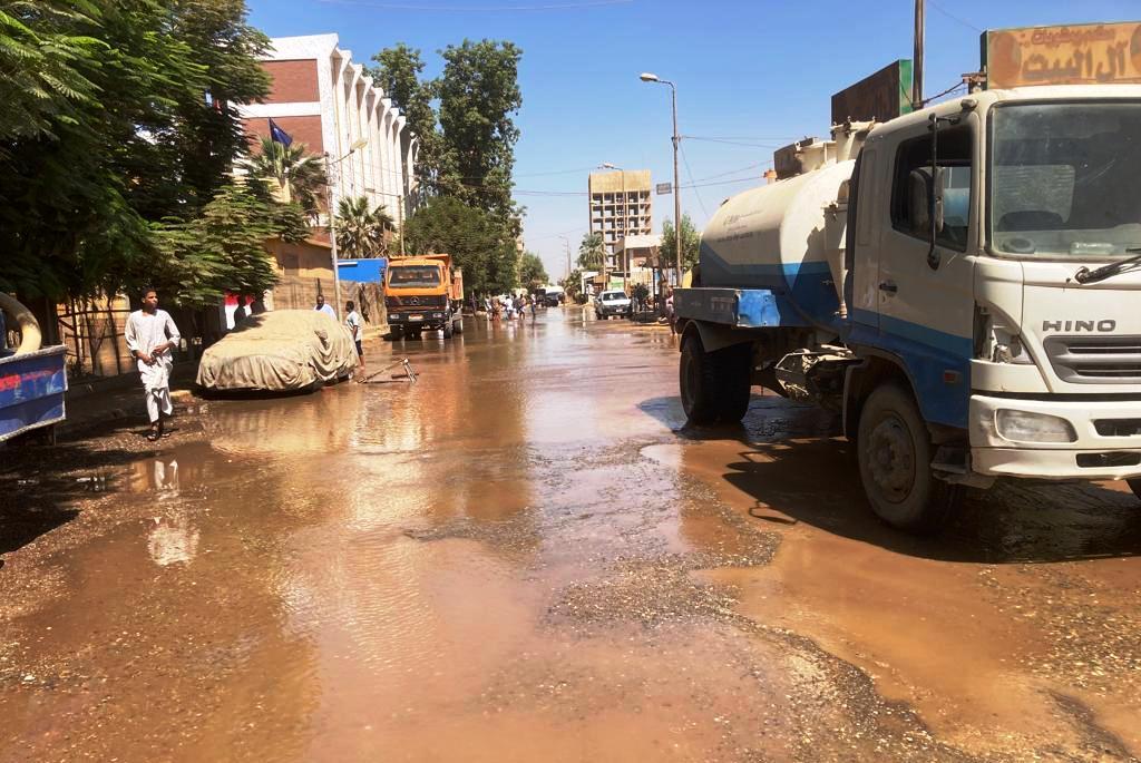 قطع المياه عن مدينة إدفو بسبب كسر مفاجئ في خط رئيسي