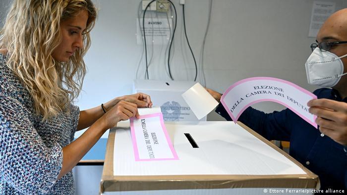 الإيطاليون يصوتون في انتخابات يتصدرها اليمين المتطرف