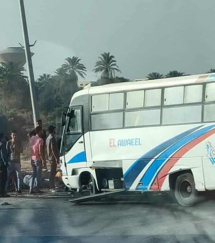 13 مصابا في اصطدام ميني باص وسيارة نقل بأكتوبر 13 مصابا في اصطدام ميني باص وسيارة نقل بأكتوبر