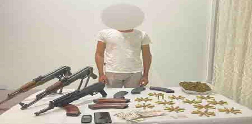 ضبط تاجر أسلحة بحوزته 3 بنادق آلية و 2 كجم هيدرو في الإسماعيلية ضبط تاجر أسلحة بحوزته 3 بنادق آلية و 2 كجم هيدرو في الإسماعيلية