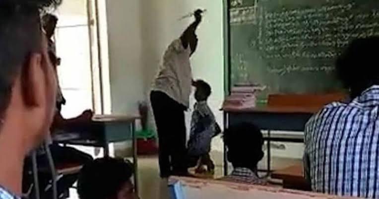 مدرس يضرب طالبا بعنف شديد حتى الموت 2