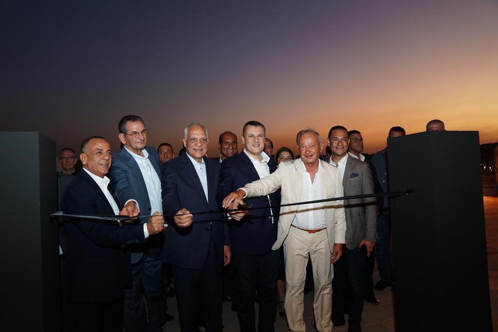 نجيب ساويرس وعدد من الوزراء بدء التشغيل التجريبي لبوابات الأهرامات الجديدة