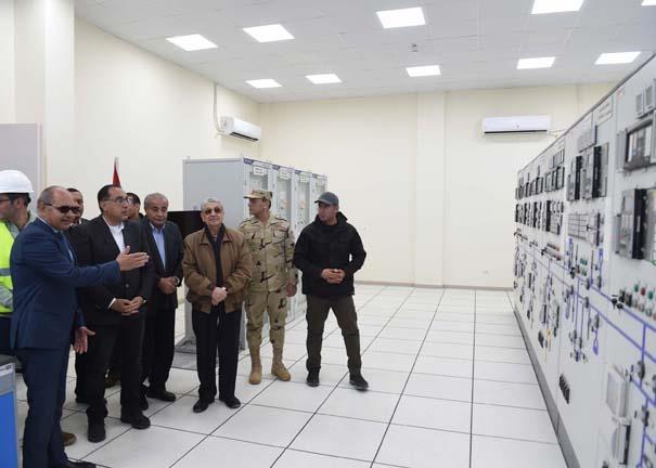 رئيس الوزراء يتفقد محطة محولات كهرباء الشيخ زويد 