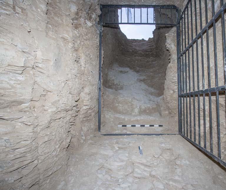اكتشاف مقبرة ملكية بمنطقة الوديان الغربية بالبر الغربي