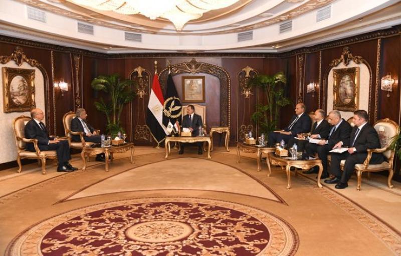 "توفيق" يبحث تطوير التعاون الأمني مع أمين مجلس وزراء الداخلية العرب
