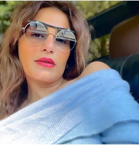 منة فضالي تعترف: "كنت بعوض غياب بابا بالارتباط برجالة كبيرة"