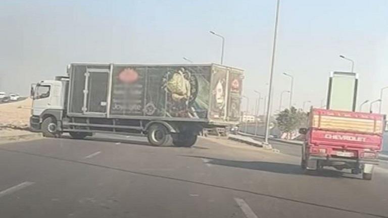 ضبط سائق سيارة تسبب في تعطل الحركة المرورية أعلى الطريق الدائري ضبط سائق سيارة تسبب في تعطل الحركة المرورية أعلى الطريق الدائري