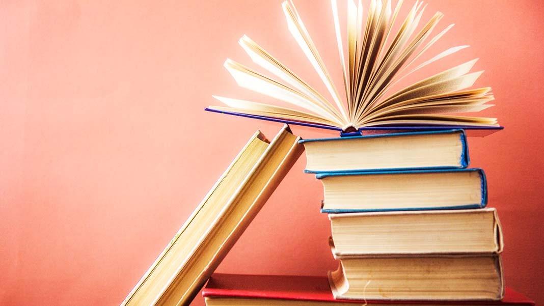 أفضل 5 كتب للاستثمار وكسب المال يُمكن قراءتها هذا العام أفضل 5 كتب للاستثمار وكسب المال يُمكن قراءتها هذا العام