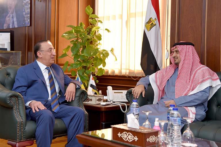 محافظ الإسكندرية مع قنصل السعودية 