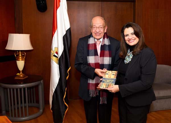 لقاء وزيرة الهجرة عالمَ المصريات وسيم السيسي (1)