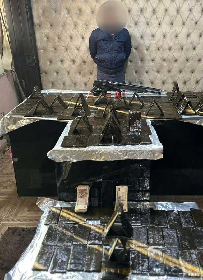 سقوط مسجل خطر بـ 21 كيلو حشيش في القليوبية سقوط مسجل خطر بـ 21 كيلو حشيش في القليوبية