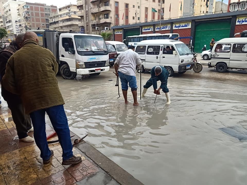 إصلاح كسر ماسورة مياه في العجمي (1)