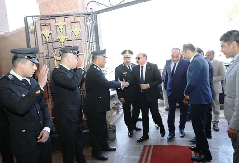 محافظ أسوان يقدم التهنئة للقيادات الأمنية بمناسبة الاحتفال بعيد الشرطة