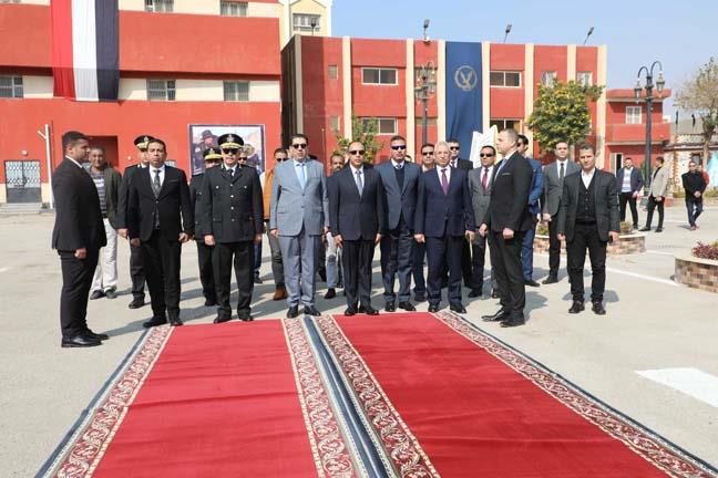 نائب محافظ المنيا والقيادات الأمنية يحتفلون عيد الشرطة (1)